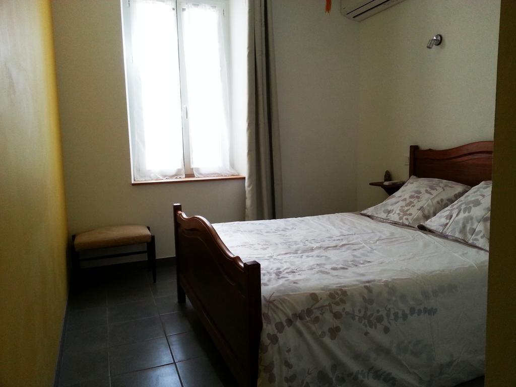 Millot Conilhac Panzió Szoba fotó